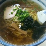 八芳苑 - 正油ラーメン(手もみ麺)¥650