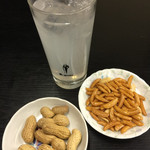 フェアリーズ - レモンハイ¥350と、無料サービスの″柿ピー″″殻付きピーナツ″