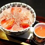 日本料理 晴山 - いちごのプリンとシャンパンクラッシュゼリー、いちごソースをかけて