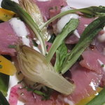 タベルナアイ - 豚ヒレ肉の低温調理のカルパッチョ高知野菜と共に