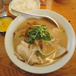 【中華そば肉入り】800円＋「めし」小100円 