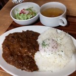 馬肉バル 跳ね馬 - 馬スジ煮込みカレー（ランチ）