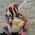 銀座コージーコーナー - ソフトクリーム チョコレートケーキ（\450）