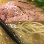 麺屋 焔 - 味玉塩らぁめん 780円 ずーっと優しい味のスープ