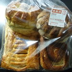 木村屋總本店　工場直売店 - 2010/12　規格外品4個入ってます