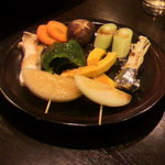 焼肉 燕 - 野菜盛です。肉に合います。