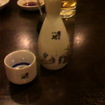 焼肉 燕 - やはり頼んでしまった日本酒1合400円です。