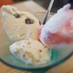 ジェラテリア ジェリーム - ラムレ、メープルいちご、アーモンドプラリネ