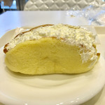 カフェ・ディ・フェスタ - バナナオムレット（包装剥がした後） 2016/03/10