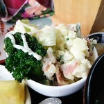 ととかか - 日替わり定食750円 肉と野菜の土鍋をゴマダレで