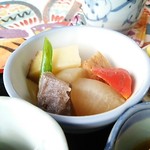 日替わり定食750円 肉と野菜の土鍋をゴマダレで