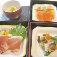 ブラン ルージュ - フレンチ松花堂（生湯葉と水ダコ、信州サーモンのスモーク、パイヨンヌ産生ハムとクルディテ、甘鯛の網焼きと生姜風味ナス