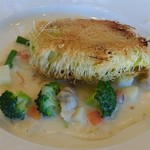 レストラン ル・ブラン - お魚ランチの魚料理（料理の名称はわかりません。）