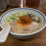 元祖 名島亭 - ラー博は俺の社員食堂。  ミニ築炉釜出しとんこつラーメソ！  トッピング無料券をいただいたので、名島辛みそ♡