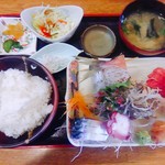 磯料理 みさき - 上刺身定食 １２００円(税込)+ご飯大盛１００円　今日のお刺身は鯵、鯖、蛸、鮪、ほうぼう、さざえ、赤貝の７点。