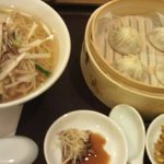 鼎泰豐 - ネギチャーシュー麺と小籠包のセット