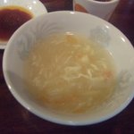 中華家庭料理 雲海 - カレーチャーハンとセットのスープ