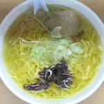 三代目 月見軒 - しおラーメンのアップ