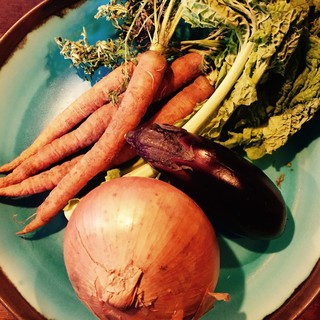 自社農園で収穫した野菜、美味しい旬菜で織りなす料理をどうぞ