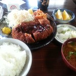 Tonkatsu kobuta - 特上ロースカツ定食¥2300