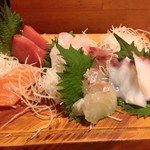 くろや - 刺盛も金額に合わせて作ってくれる。