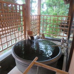 よろづや - 松籟荘の部屋についてある半露天風呂