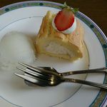 ラ・ボンボニエール - ミニケーキ&アイスはヨーグルト味かな…