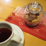 名月荘 - お部屋にはコーヒーメーカーとクッキーも