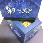 The House of Dancing Water - VIP席に付いているマカロン。