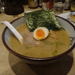 横濱家 - デフォトルラーメン税抜き640円