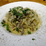 タケル クインディチ - カキのスモークとキノコのカルボナーラ