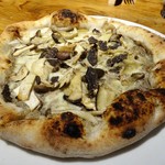 タケル クインディチ - 黒トリュフとキノコのビアンカ