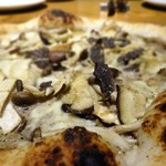 タケル クインディチ - 黒トリュフとキノコのビアンカ