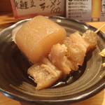 くつろぎ亭ひこべえ  - おでん、大根と腱スジ