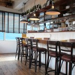 カブトスカフェ - 店内：カウンター席