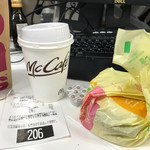 McDonald's - 2017/02 朝マック…ソーセージマフィン＋ドリンク(S) セット 税込200円。ドリンク(S)は、マック史上、最高リッチな味と香り。生まれ変わったプレミアムロースト コーヒー…