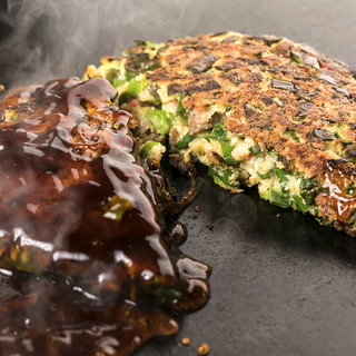 Okonomiyaki with special attention to the sauce