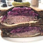 Ron Herman Cafe - 自家製ローストビーフのサンドイッチアップ