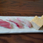 鮨処まなぶ - 左から、トロ、関タイ、ハタ、卵やき