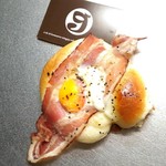 Glouton - ベーコンeggs。