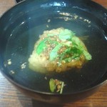 以心　みこと - 蕎麦とご飯のおにぎりの揚げたのが入ったおつゆ