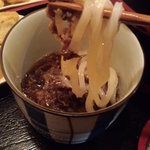 ﾓﾁﾓﾁの麺を肉汁と一緒にズルズル･・ウマー(*ﾟ∀ﾟ)=3