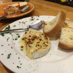 イーカ スーク  - 焼カマンベールチーズ トリュフの香り