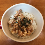 麺屋 Hulu-lu - ★★★★★ オニオンチャーシュー丼，280円．