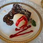 イタリア料理のお店 ラ　サラ  - ナッツ入りチョコケーキ