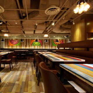 活気ある店内で、お食事をお楽しみください♪