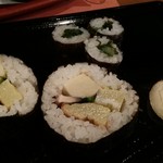 Sakana koryouriya yuuho - 海老などの入った太巻きと高菜漬けの細巻き