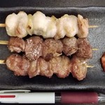 鶏渡 - 串焼き（モモ、ハツ、ハラミ）