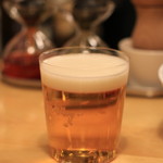 スタンドシャン食 -Tokyo 新橋虎ノ門- Champagne & GYOZA BAR - 　生ビール　かわいい量です