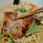 麺 やまらぁ - 分厚い炙り叉焼